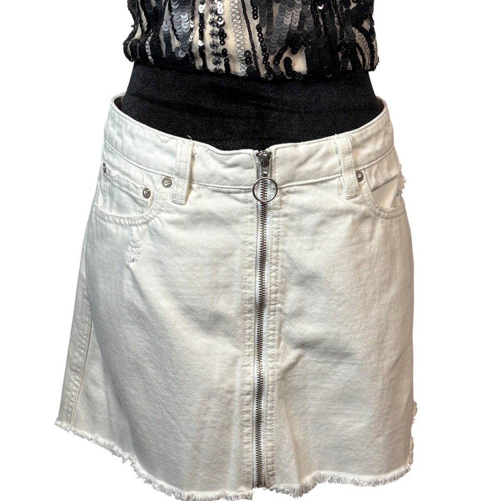 We The Free Free People White Denim Mini Skirt Zip Front O-Ring Raw Hem Size 29